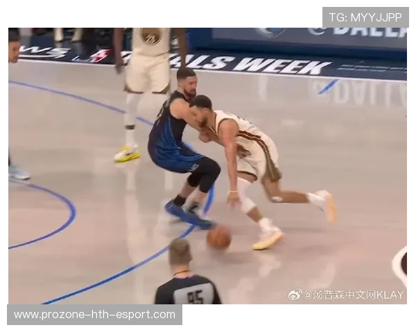 库里底角接传中三分入网，勇士反击战术击穿对手外线防守