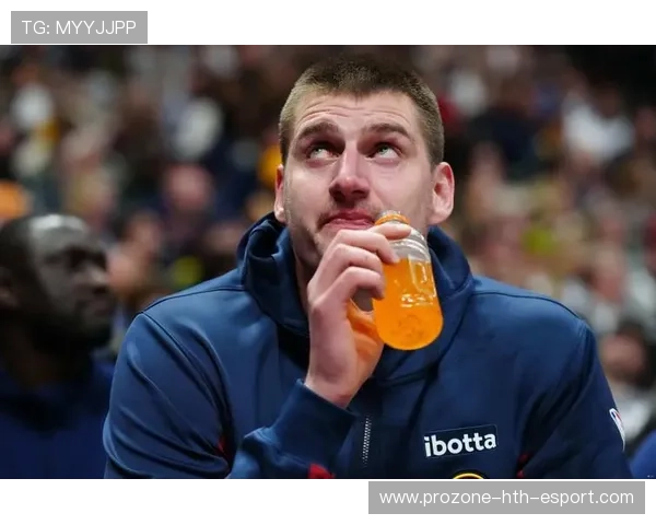 掘金约基奇勾手打进,禁区手感柔和